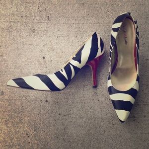 Abstract B/Wpumps with patent red leather heel